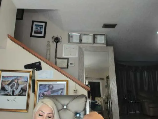 Live sex webcam photo for adrianna_fox #287953022