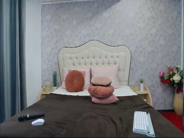 Live sex webcam photo for GracieCute #258157279