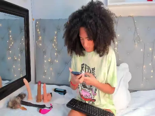 Live sex webcam photo for EbonyGolds #253011258
