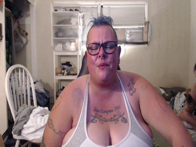 Live sex webcam photo for PunkChick420 #255570572