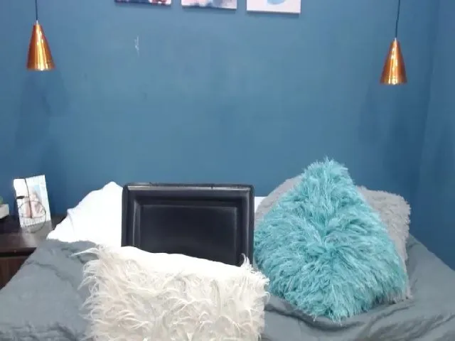 Live sex webcam photo for Estefany_24 #253124184