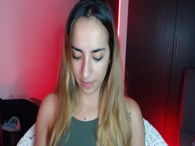 Live sex webcam photo for April_dew #261011704