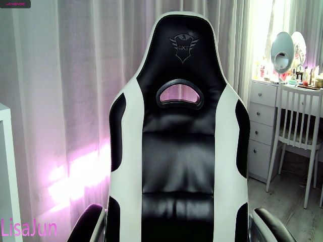 Live sex webcam photo for LisaJun #258871228