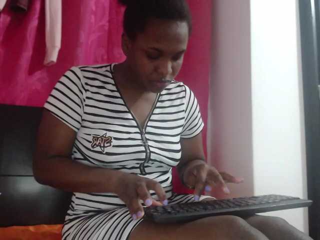 Live sex webcam photo for Daizy-cooper #246516864