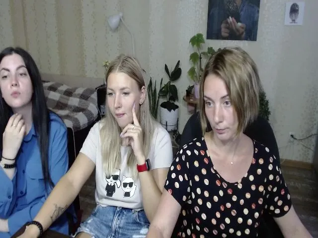 Live sex webcam photo for Emi_lywild #260716693