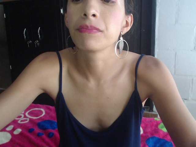 Live sex webcam photo for zoe-barnet #242349211