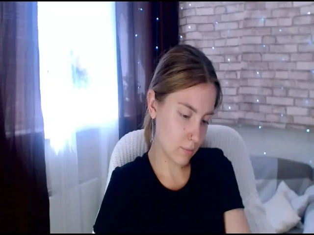 Live sex webcam photo for CumMeaRiver #258496147