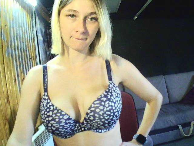 Live sex webcam photo for olia91 #256178649