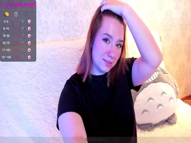 Live sex webcam photo for MoaningLisa_ #255356861