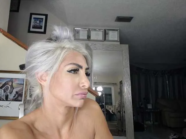 Live sex webcam photo for adrianna_fox #287953100