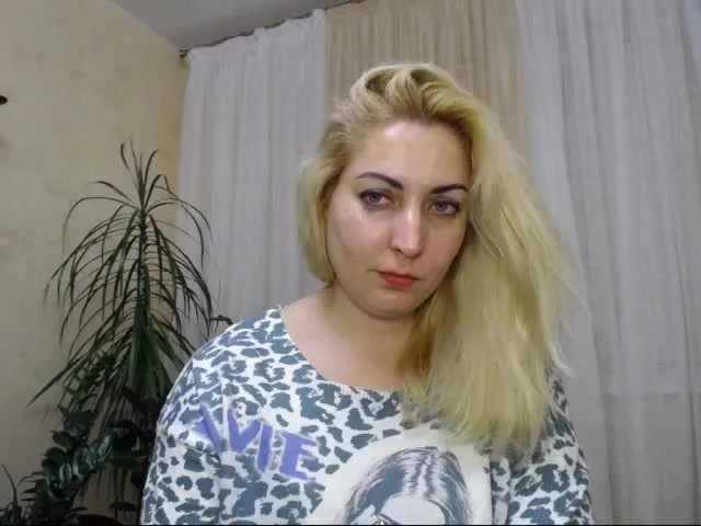 Live sex webcam photo for KickaIricka #241010721