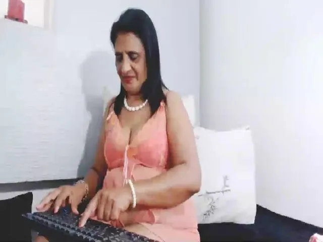 Live sex webcam photo for Indianmilf58 #258467765