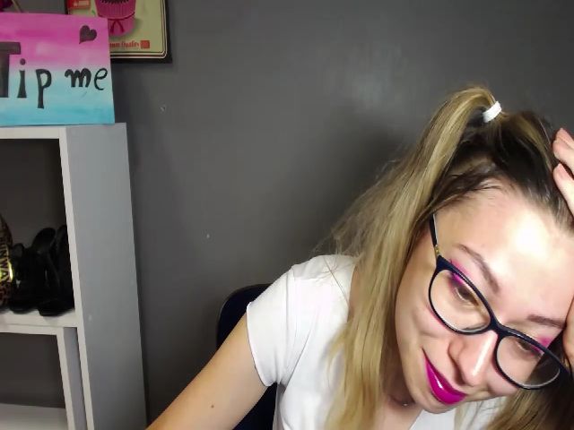 Live sex webcam photo for HeidiFLOWER #263044731