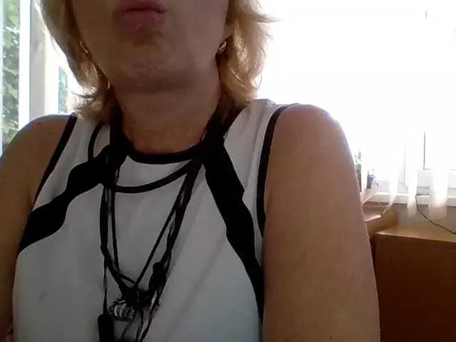Live sex webcam photo for Luiziana111 #250456262