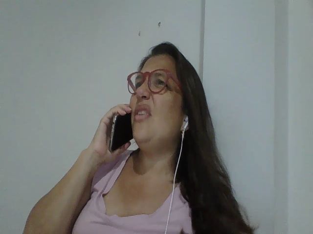 Live sex webcam photo for SweetLola01 #253279816