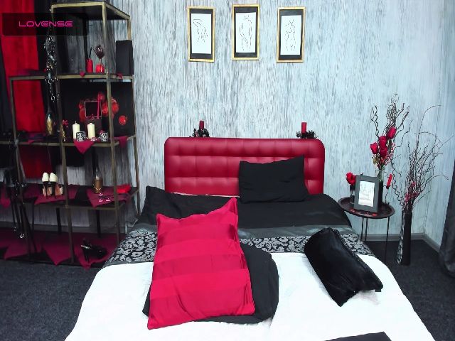 Live sex webcam photo for MeaMeloneX #259491830