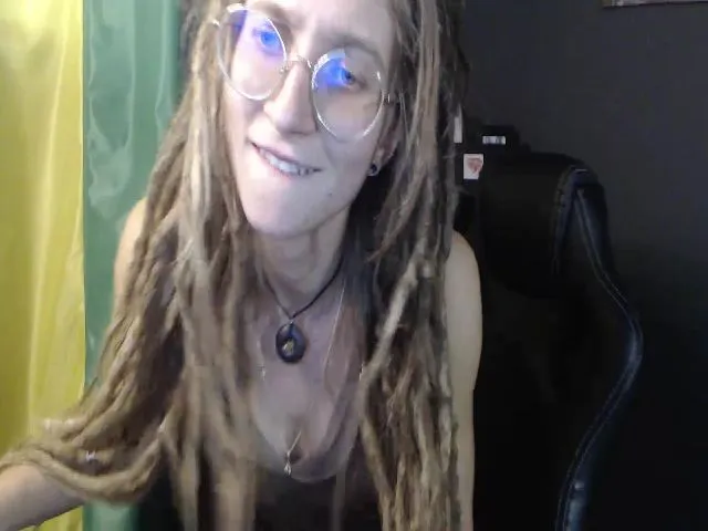 Live sex webcam photo for KINKYkeira #256225689