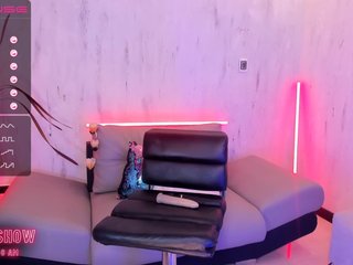 Live sex webcam photo for KylieeCooper #240620347