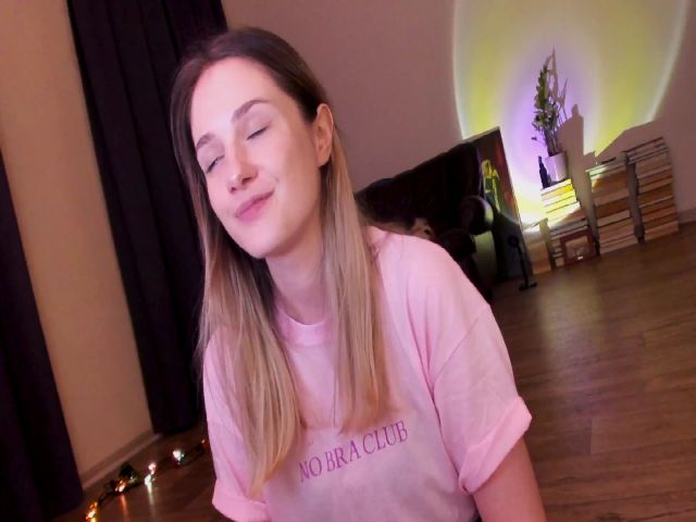 Live sex webcam photo for Golightly_9 #259506425