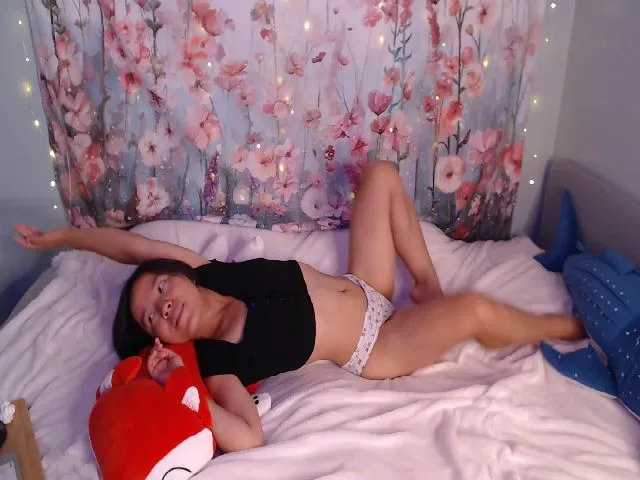 Live sex webcam photo for Isa_Boop #261652239