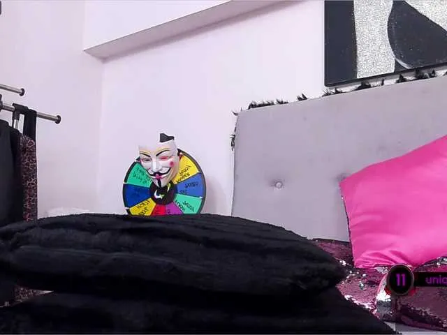 Live sex webcam photo for AngelaMyst #287940247