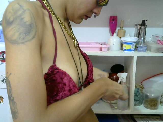 Live sex webcam photo for MegamiUsagi #241264965