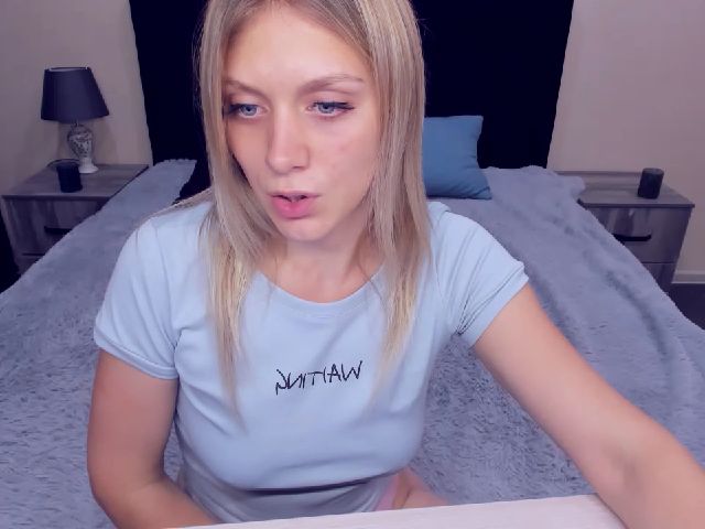 Live sex webcam photo for MeganKind #254111534