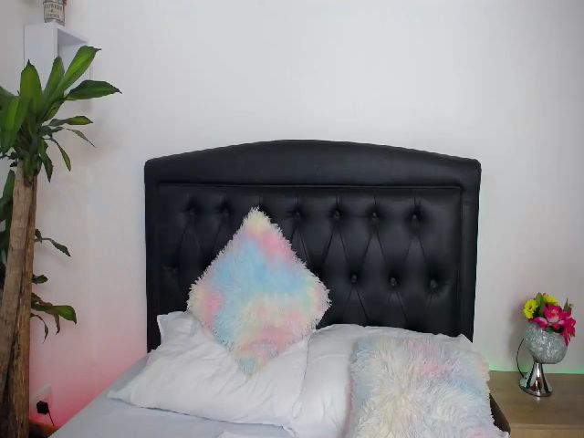 Live sex webcam photo for Mairerf #258207482