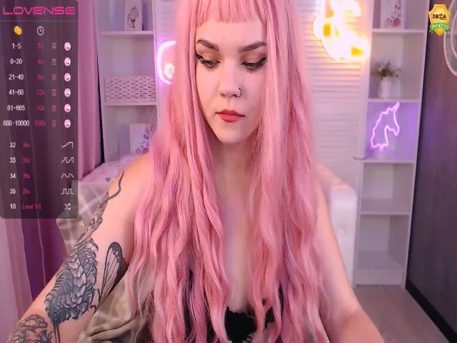 Live sex webcam photo for KerryBlair #254996175