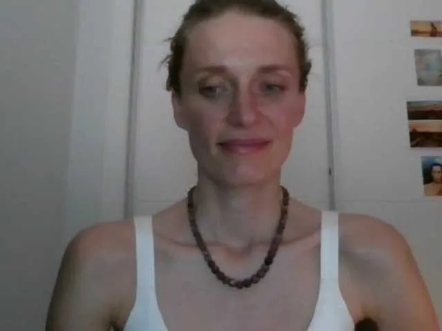 Live sex webcam photo for CelesteKissab #242772878