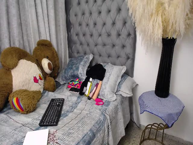 Live sex webcam photo for Mely_adebay #257896729