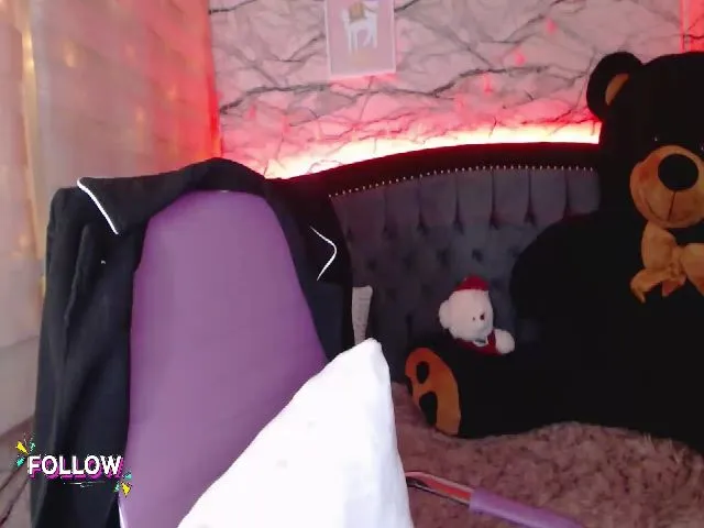 Live sex webcam photo for Karolkim018 #254028751