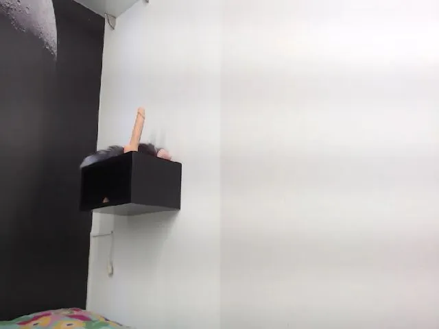 Live sex webcam photo for Louisk #263107259