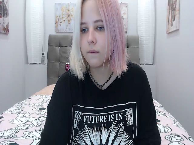 Live sex webcam photo for Helokit #255540244