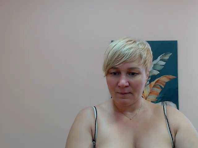 Live sex webcam photo for KailyMey #256309612