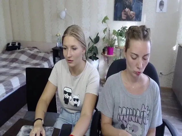 Live sex webcam photo for Emi_lywild #256951380