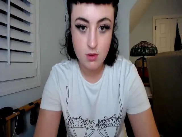 Live sex webcam photo for RosieCass #263505414