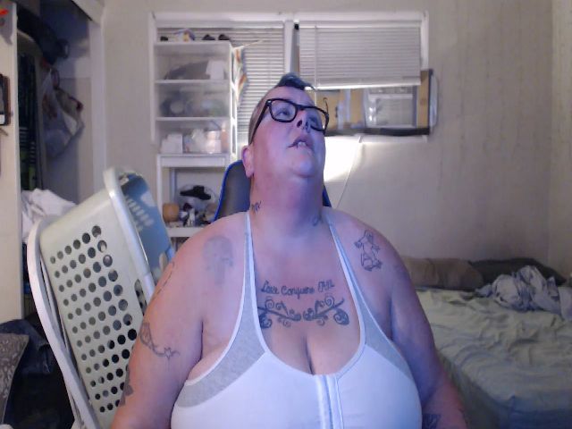 Live sex webcam photo for PunkChick420 #256211750