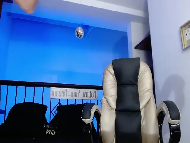 Live sex webcam photo for Yeli_Amber #253637585