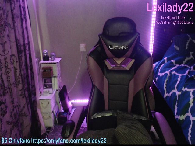 Live sex webcam photo for Lexilady22 #253792146
