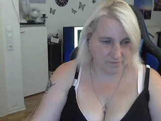 Live sex webcam photo for DrachenLady39 #240544879