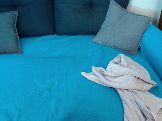 Live sex webcam photo for sophiie_fox #259000206