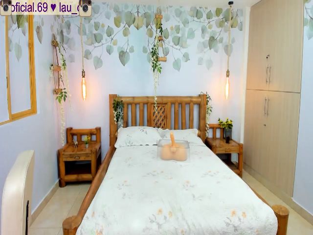 Live sex webcam photo for Prettypervyyx #258480360