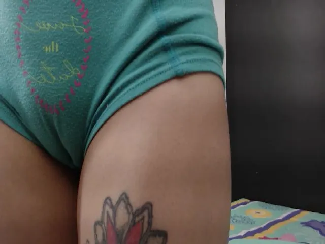 Live sex webcam photo for Louisk #261363128