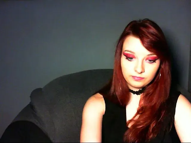 Live sex webcam photo for VirginLuna18 #260916443