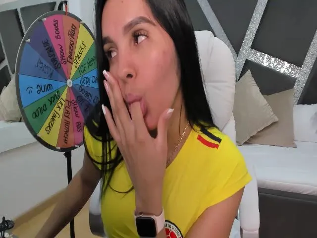 Live sex webcam photo for BrendaBuiles #255702458