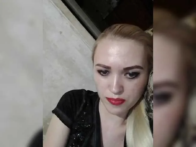 Live sex webcam photo for AlinaLuxi #263391934