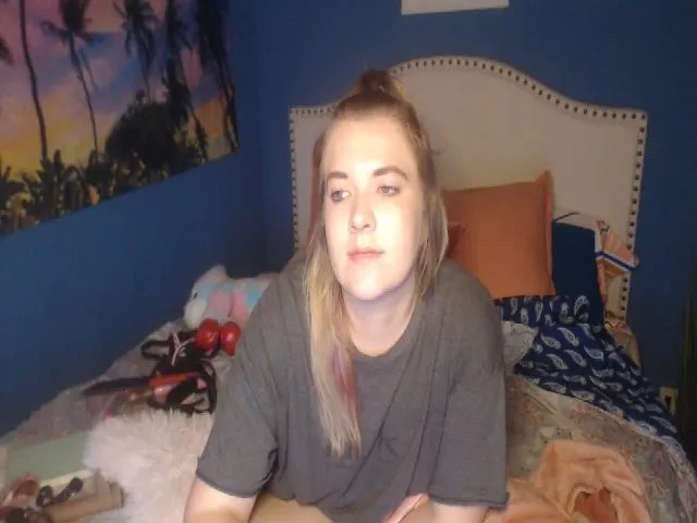 Live sex webcam photo for SnowWhiteXxxx #255690198