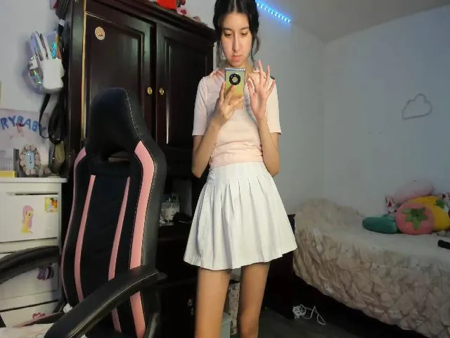 Live sex webcam photo for Cherrycute666 #262539108