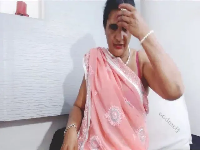 Live sex webcam photo for Indianmilf58 #255613091